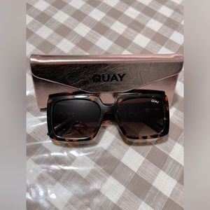 QUAY TOTAL VIBE LARGE - TORTOISE/BROWN POLARIZED